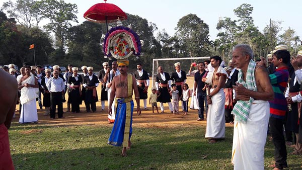 ಮಡಿಕೇರಿ :ಶ್ರದ್ಧಾಭಕ್ತಿಯಿಂದ ಜರುಗಿದ ಕಾಕೋಟು ಪರಂಬು ಜಾತ್ರೆ